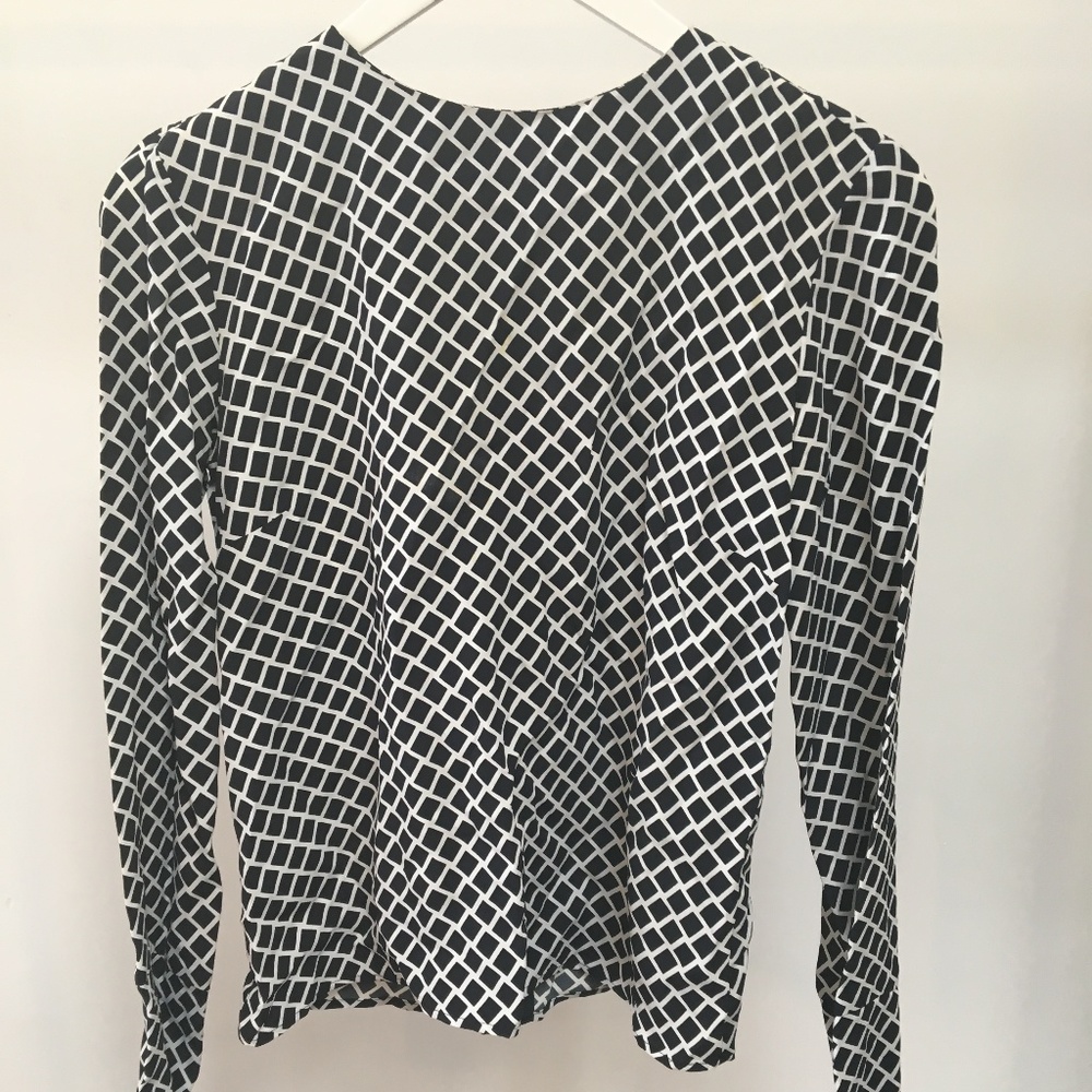 Zara long sleeve black and white patterned top